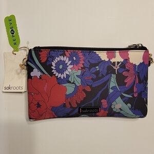 NWT SakRoots Convertible Cross Body / Wristlet